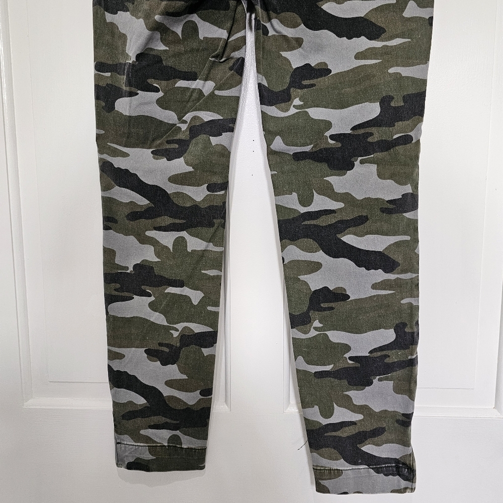 KUT From The Cloth Reese Camo Ankle Straight Leg Ankle Zip Pant Size 0 - Picture 10 of 17
